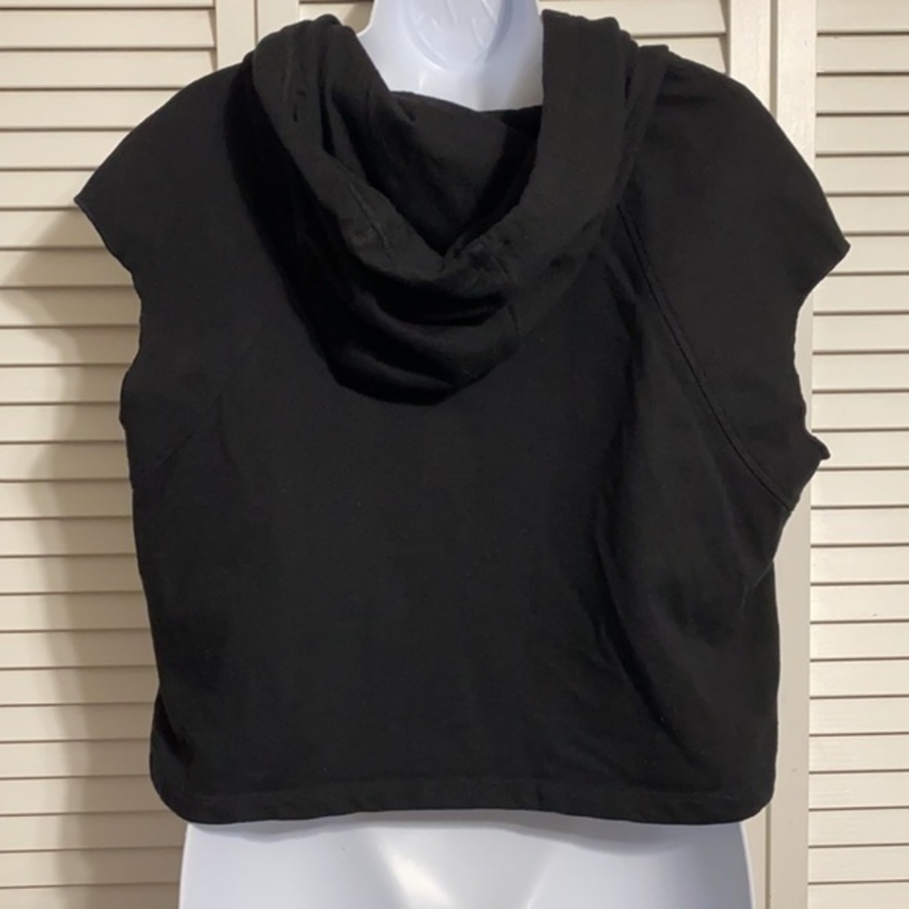 Calvin Klein Performance crop top! - Picture 3 of 6